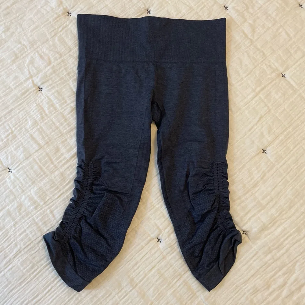 LULULEMON In The Flow Crop II Seamless Legging in Heathered Inkwell Size 4 - Image 8