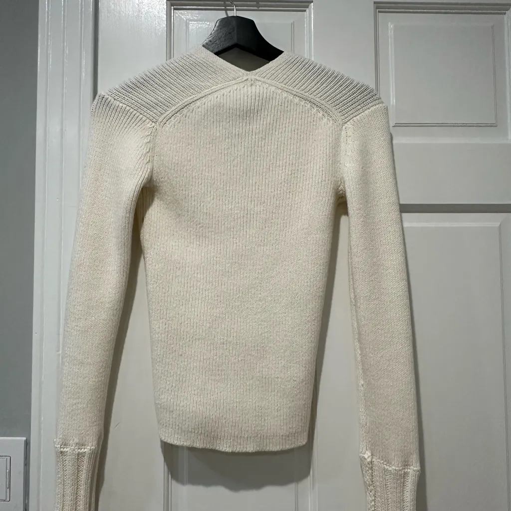 Armani Exchange Women's Ivory V-Neck Sweater - Image 3