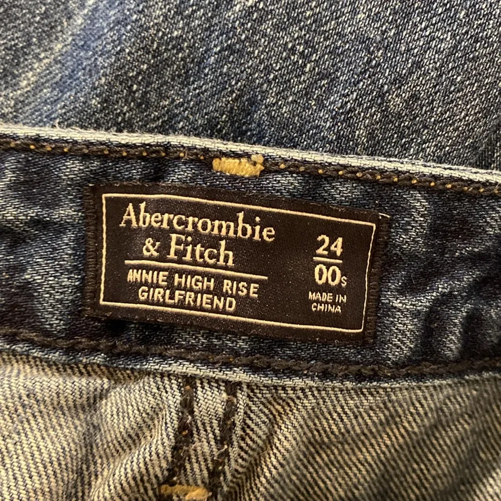 ABERCROMBIE & FITCH 24 Short Annie High Rise Girlfriend Jeans Floral Embroidery - Image 7