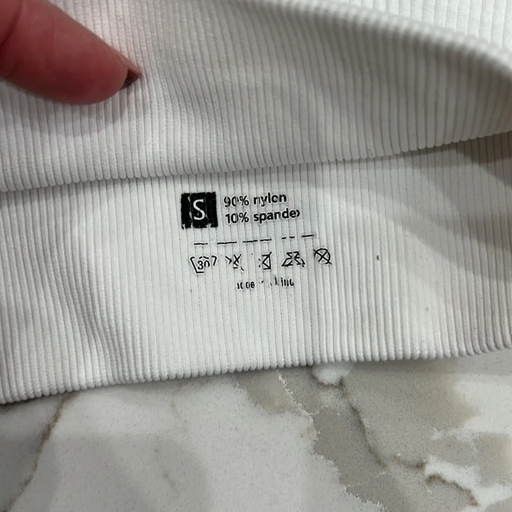 Pechee Bum sports bra - Image 3