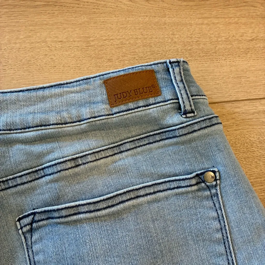 Judy Blue Light Wash Raw Hem Cutoff Tie Dye Denim Jean Shorts Size 2XL - Image 7