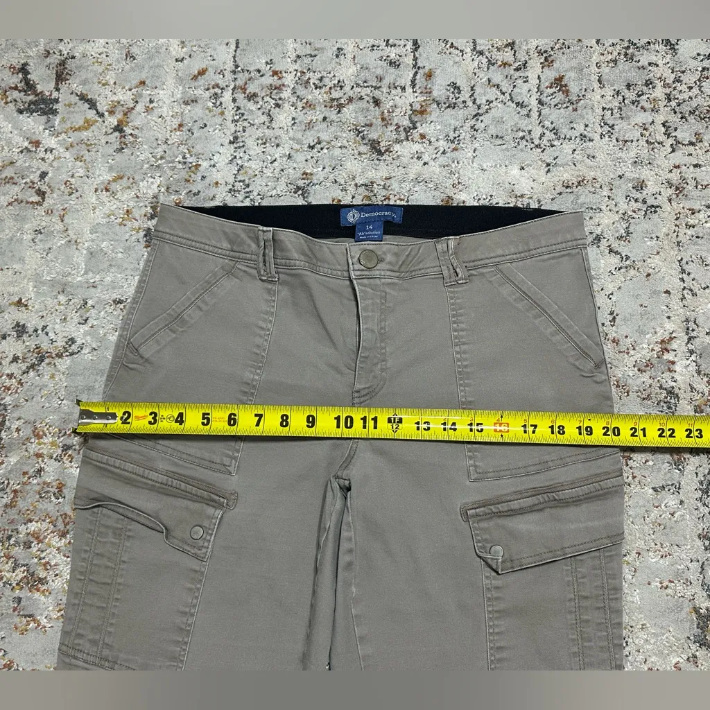 DEMOCRACY cropped cargo khaki pants size 14 stretchy - Image 3