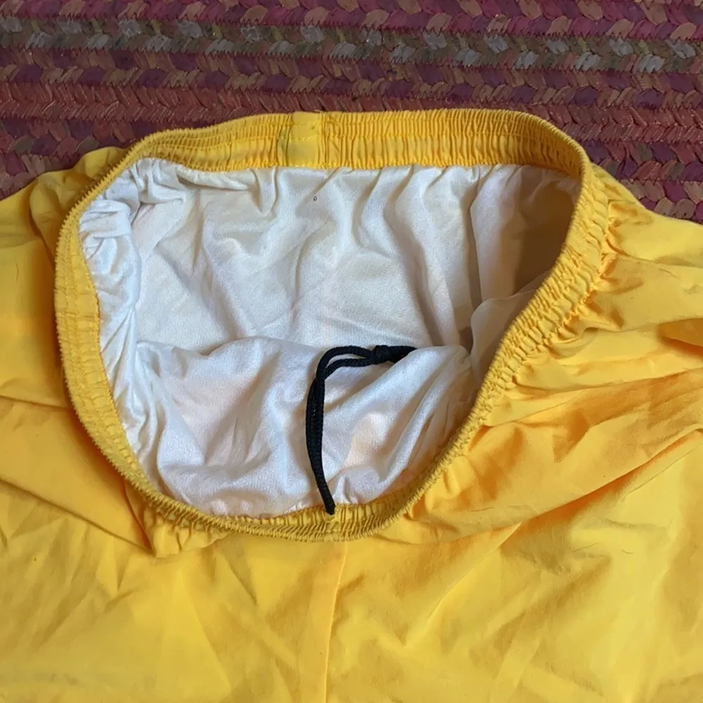 VINTAGE YELLOW HIGH RISE LINED ATHLETIC RUNNING SHORTS - Image 2