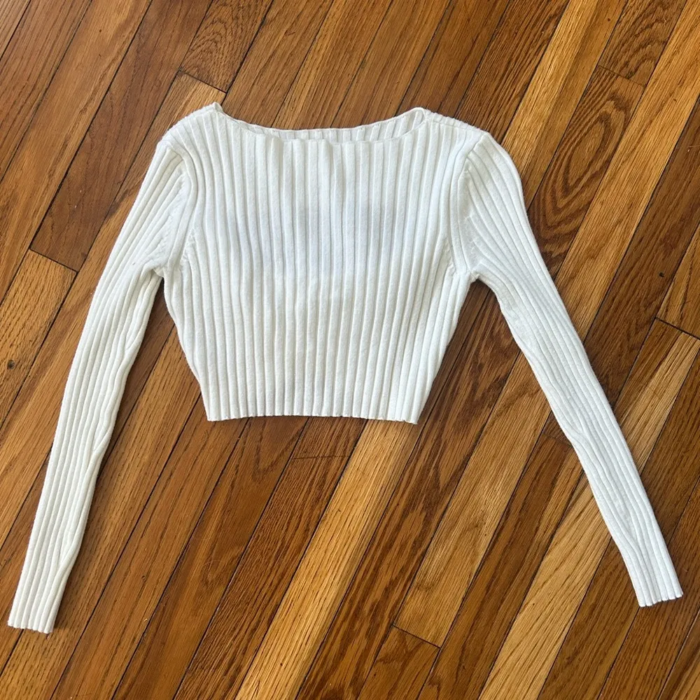 UO Elegant Reversible White Ribbed Sweater Crop Top - Image 4