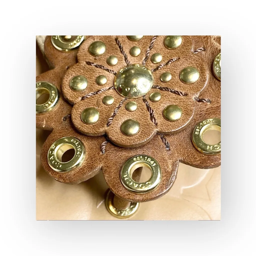 Deadstock: new Coach ❃ Kelby Flower Hardware Thong Sandal ❃ Latte Leather ❃ 8.5 - Image 9