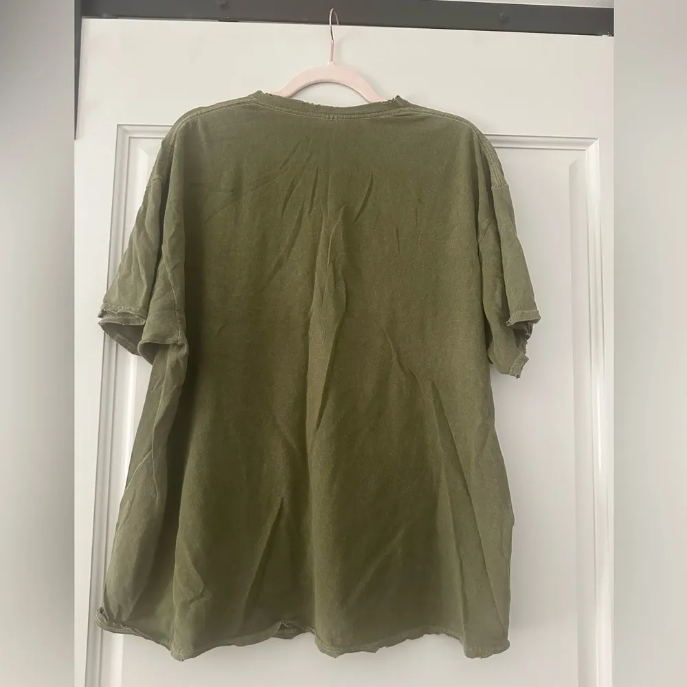 Urban Outfitters  Def Leppard Distressed T Shirt Size S/M - Image 3