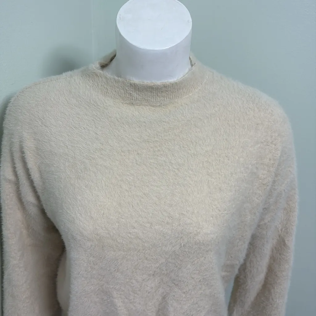 Princess Polly cream sweater size S/M - Image 4