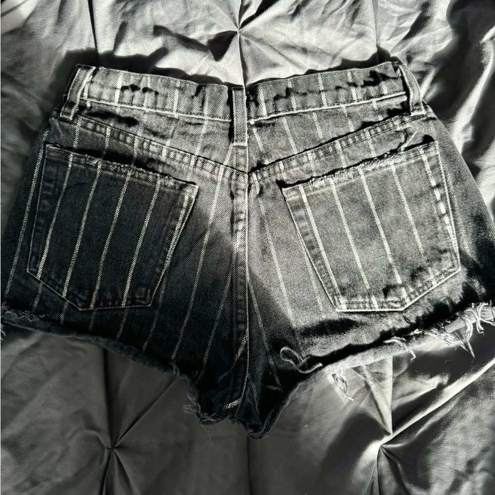 Reformation Dixie short black with white stripes.
Size 25 - Image 7