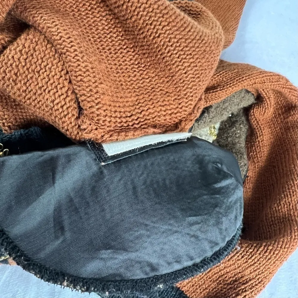 Women’s Vintage cardigan unsure of size , measures 21 inches Pit to Pit Brown - Image 8