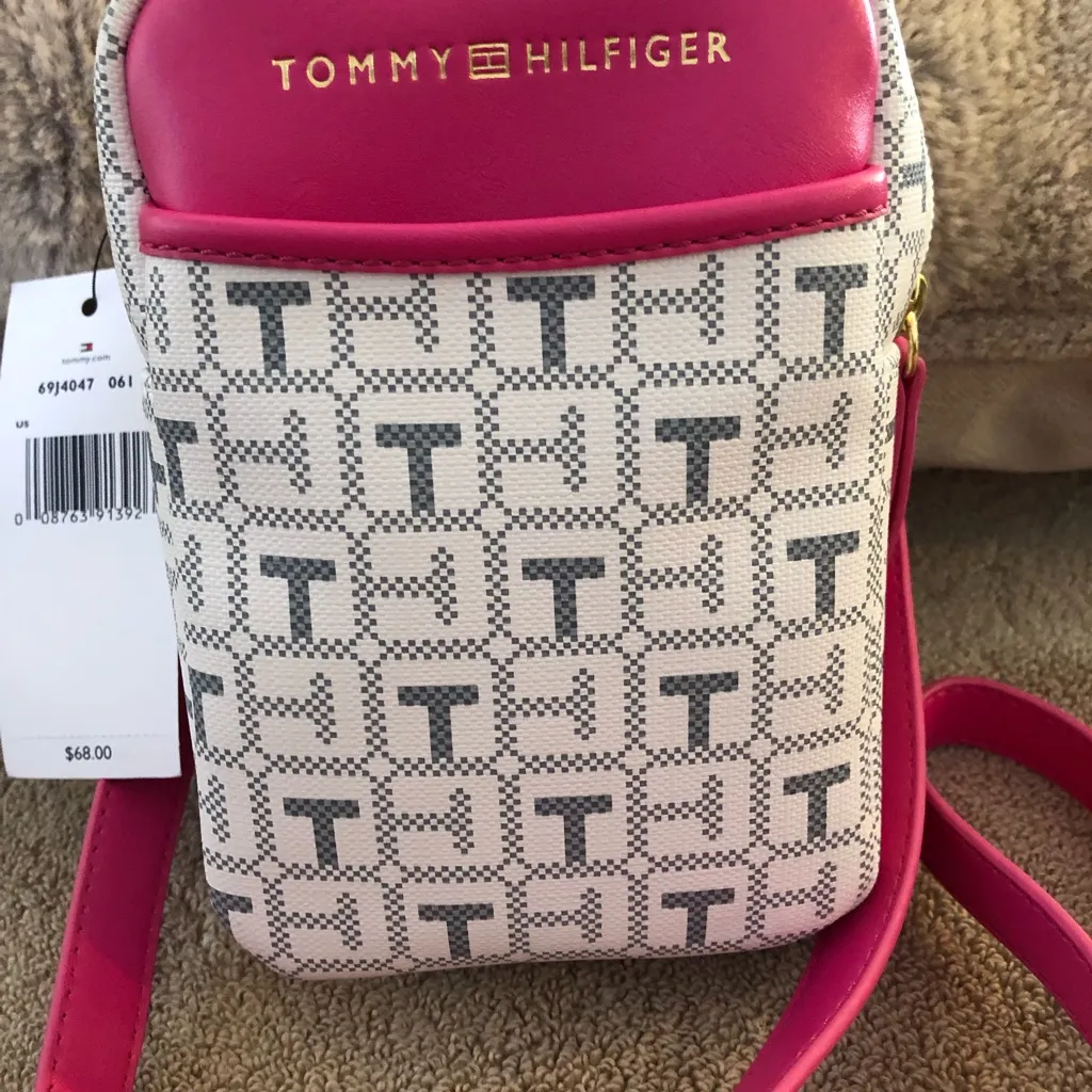 Tommy Hilfiger crossbody purse. 5”x7”. New with tags. - Image 2