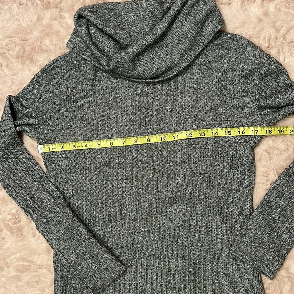 women’s sweater size small - Image 3