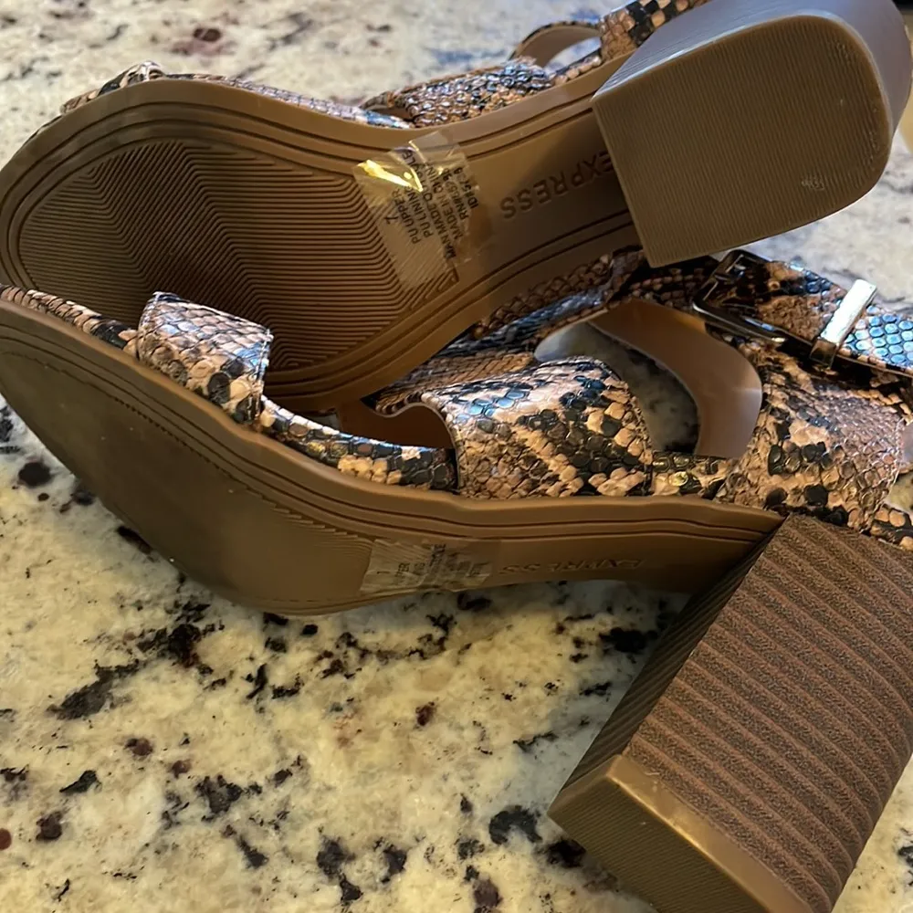 Snake print low heel sandals - Image 5