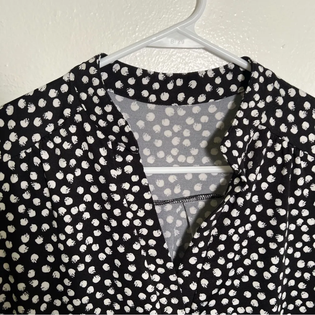 Sleeveless Popover Blouse Black White Polka Dots Size M - Image 5