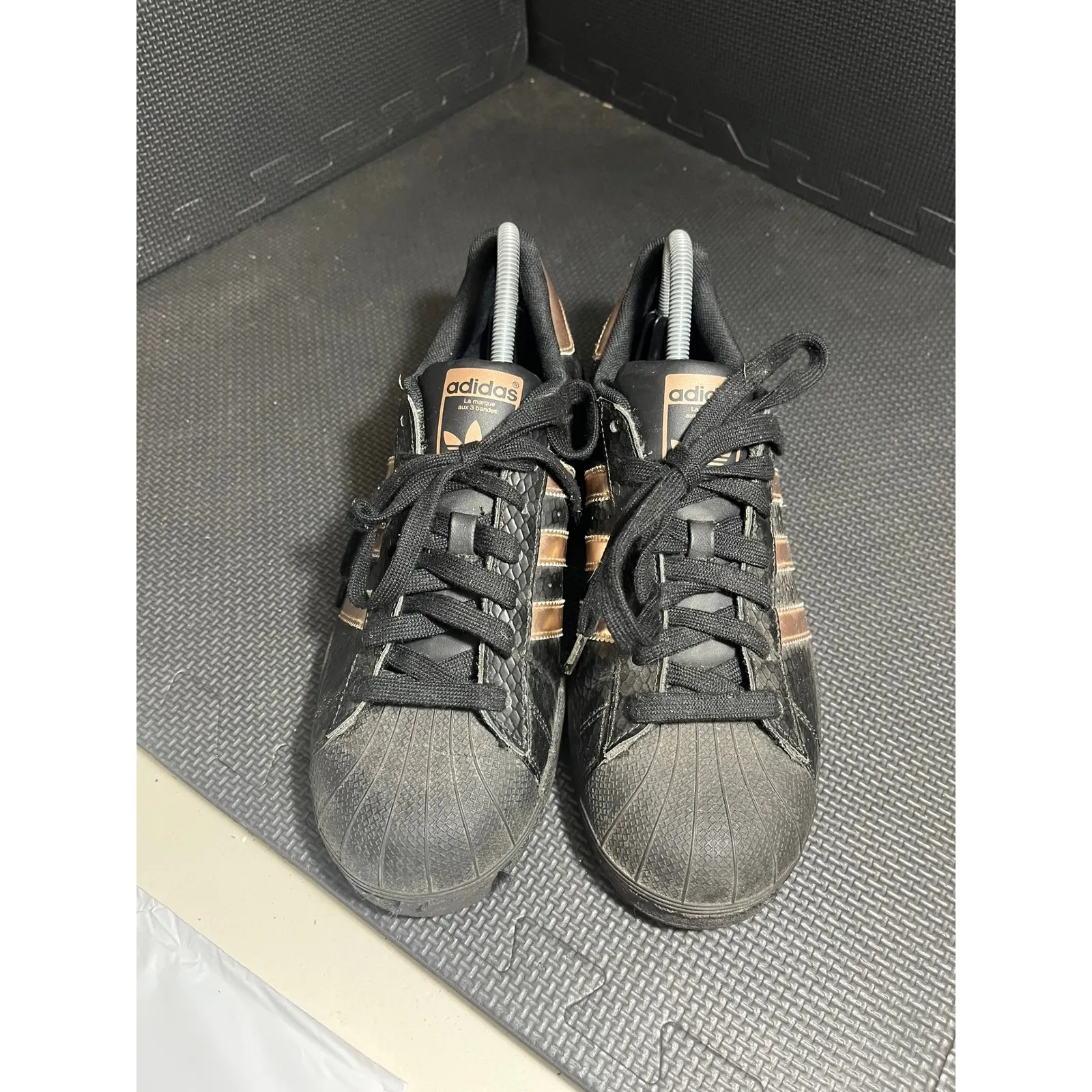 Adidas Superstar Black Metallic Rose Gold Stripes Superstar Snakeskin Womens 10 - Image 2