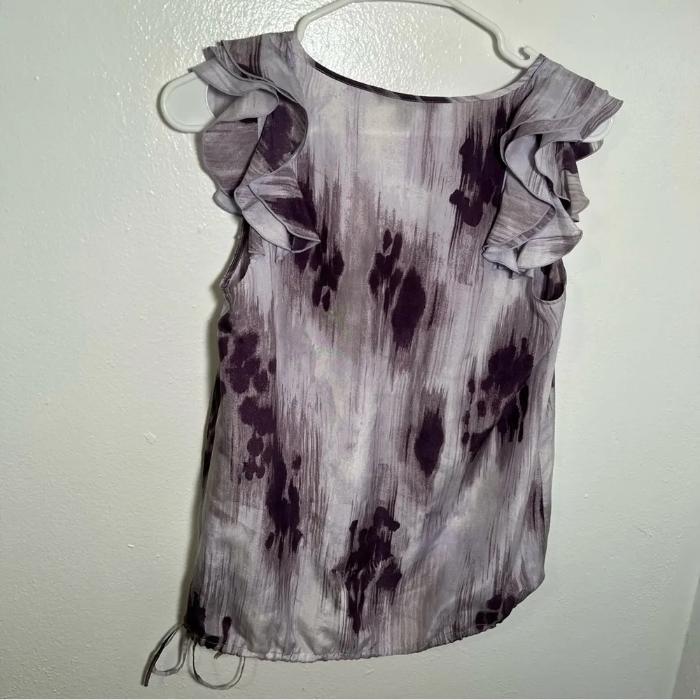 Banana Republic Sleeveless Blouse Purple Floral Ruffle - Image 9