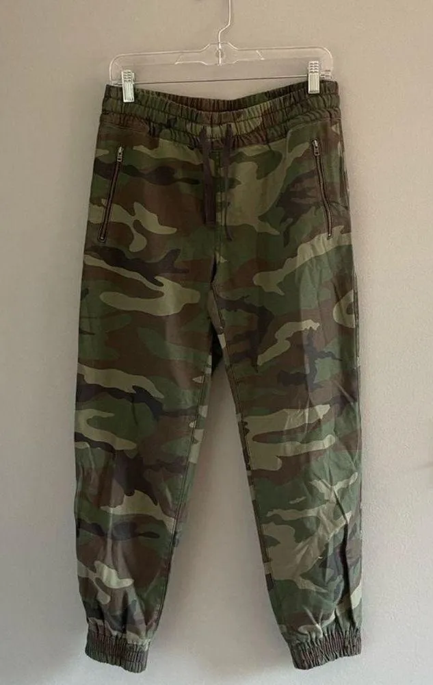 Women’s tna  new camo Alix pant size small - Image 2