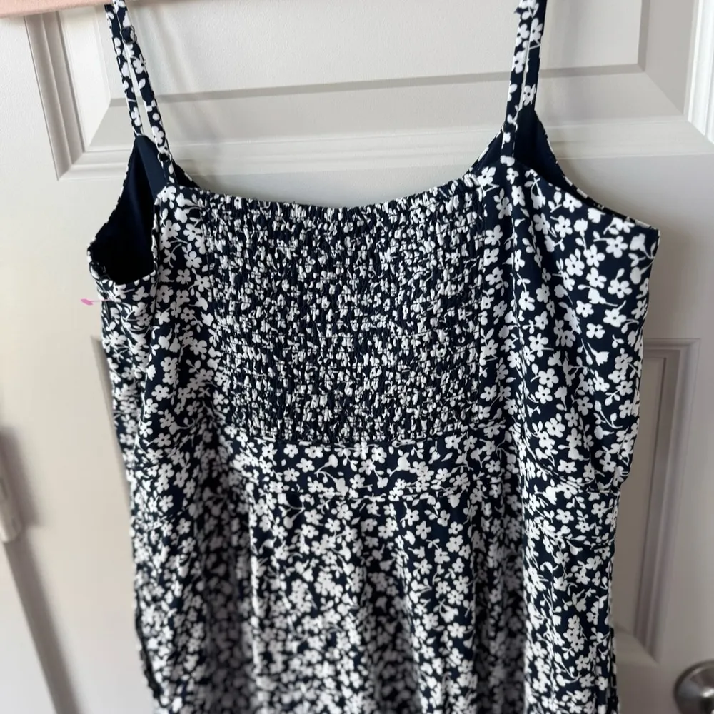 J.Crew Tie-front wide-leg jumpsuit in floral print black and white size 8 - Image 7