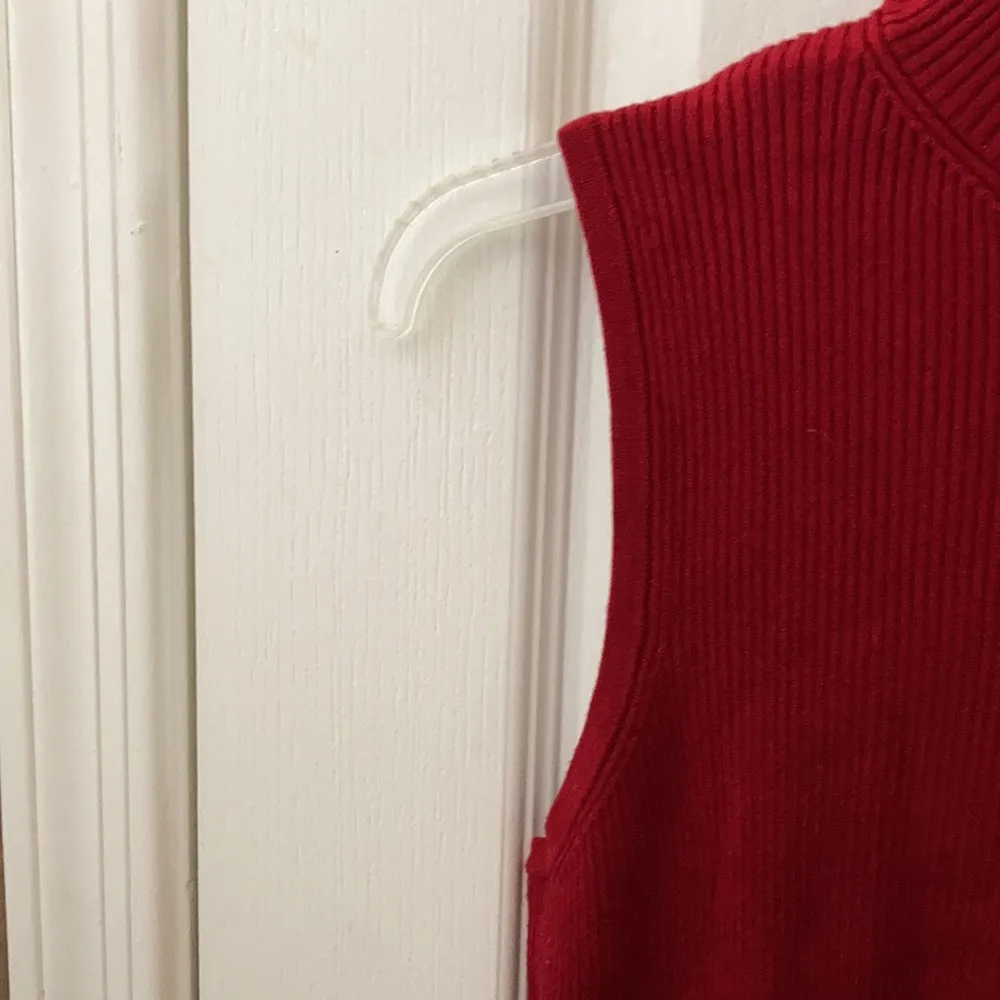 FINAL MARKDOWN INVESTMENTS ribbed sleeveless top large - Image 2