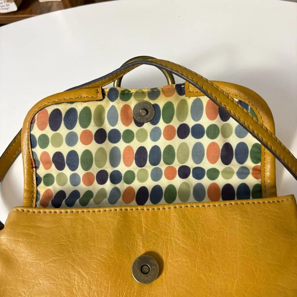 Y2k mustard yellow faux leather Axcess Liz Claiborne boho shoulder bag purse - Image 8