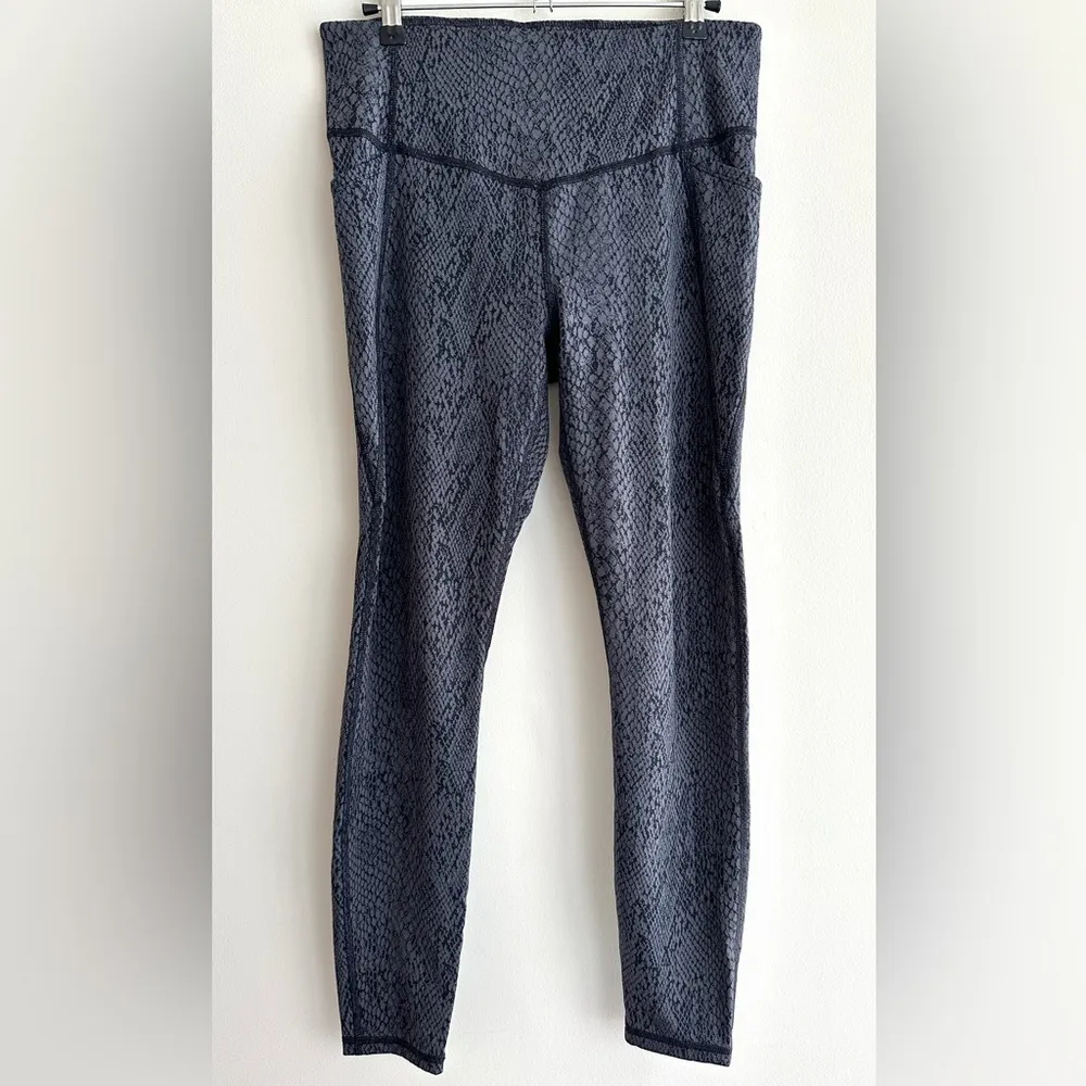 All In Motion Women's Snake Print Jacquard Leggings, Dark Grey, Size Medium - Image 5