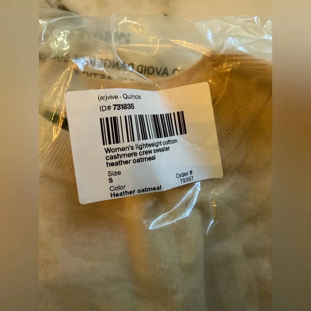 EUC QUINCE Lightweight Cotton Cashmere Crew Sweater - small hole customer return - Image 10