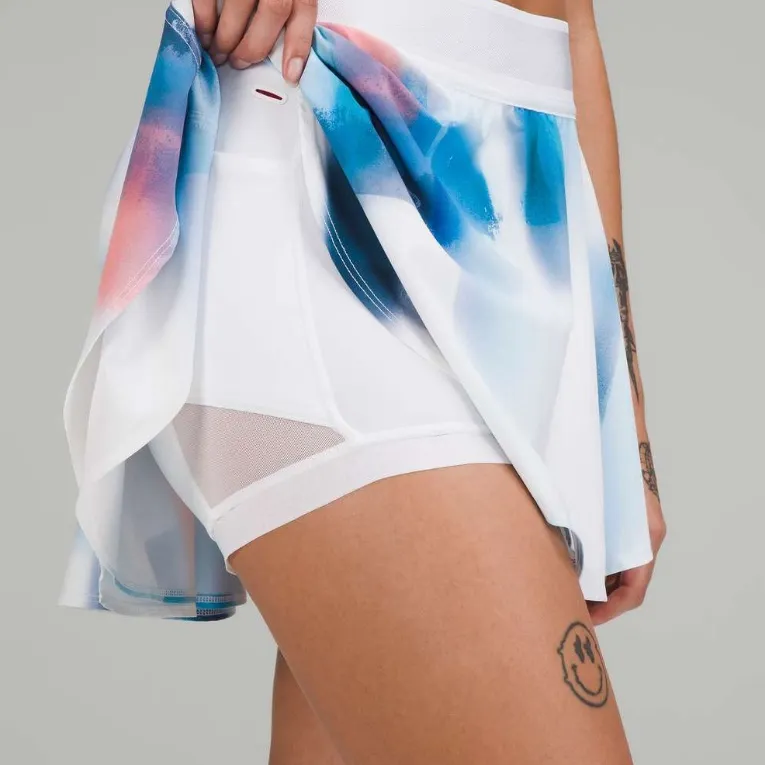 Lululemon Court Rival High Rise Skirt size 8 Baseline Multi Wash Blue White - Image 2