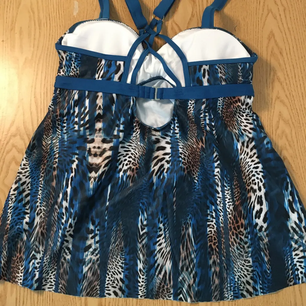 New Women’s Tankini Animal Leopard 🐆 Print Swimsuit Top Blue Black Size Medium - Image 7