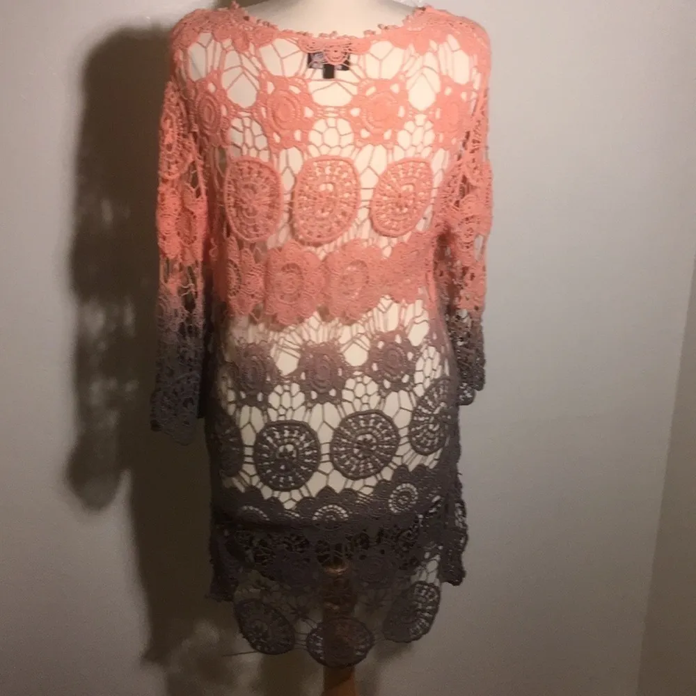 Angie eyelet lace Ombré pink gray top coverup size M - Image 4