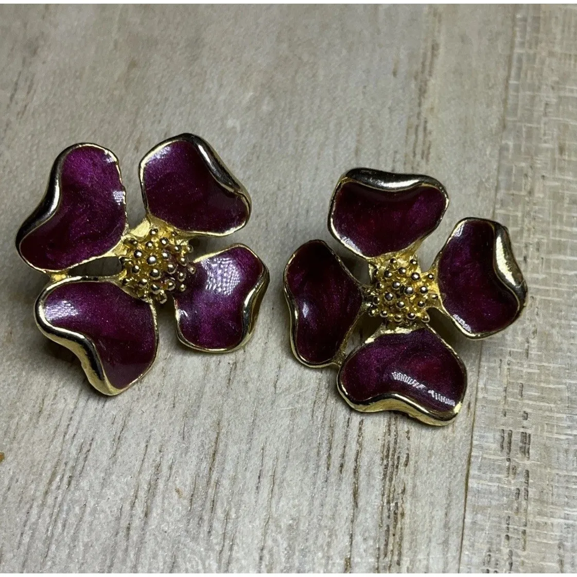 3 Pairs Of Vintage Floral Earrings 2 Enameled 1980s 1990s Goldtone Pierced Ears‎ - Image 4