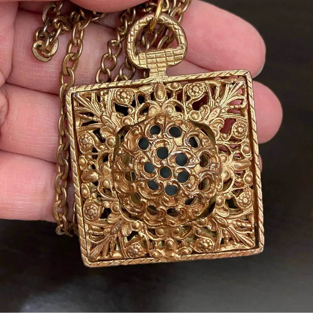 Vintage Unsigned Victorian Lady Cameo Pendant Necklace - Image 11