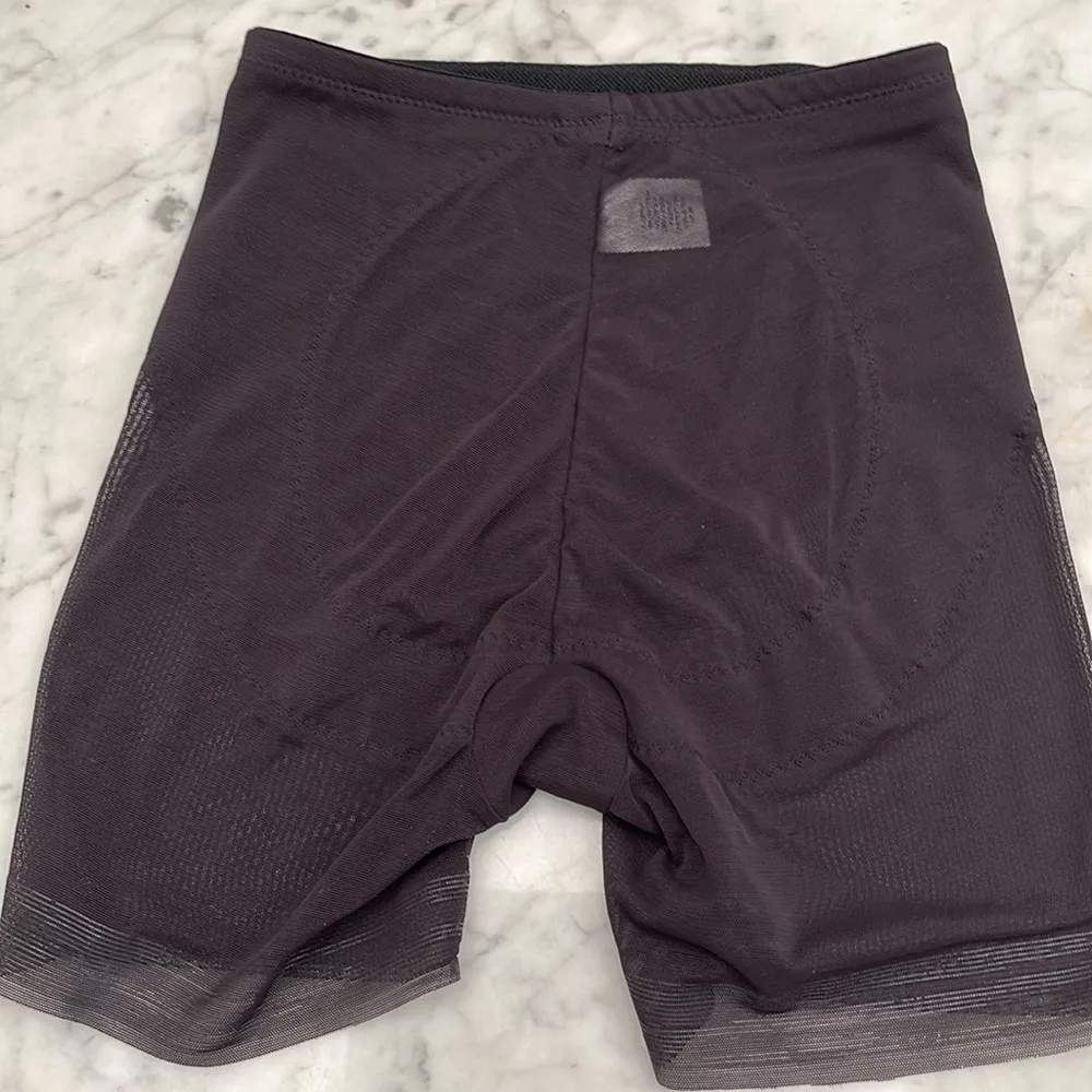 MiracleSuit Woman’s  but lifting and belly tights pants - Image 3