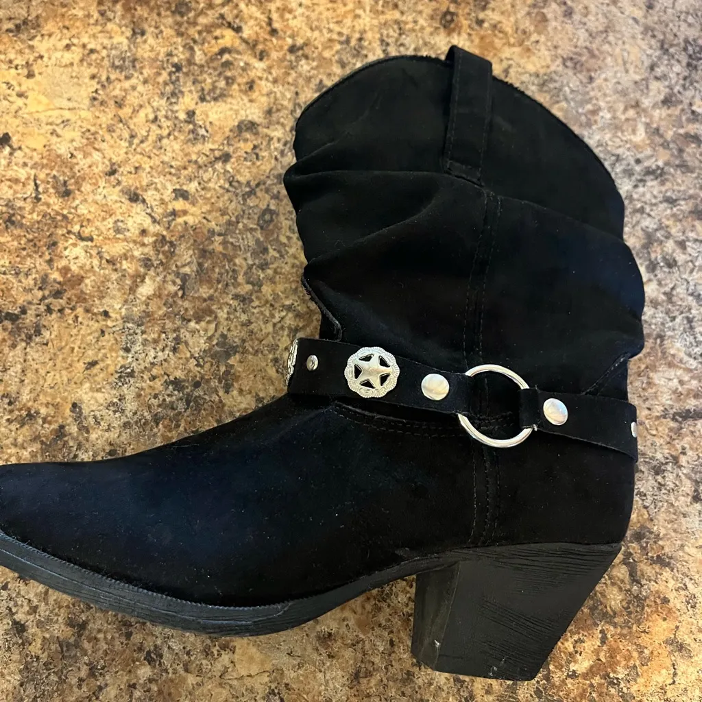 Dingo‎ Black Suede Cowboy Boots with Silver Chain Size 6 - Image 5