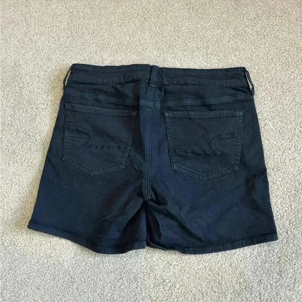 American eagle black midi shorts in size 8 - Image 2