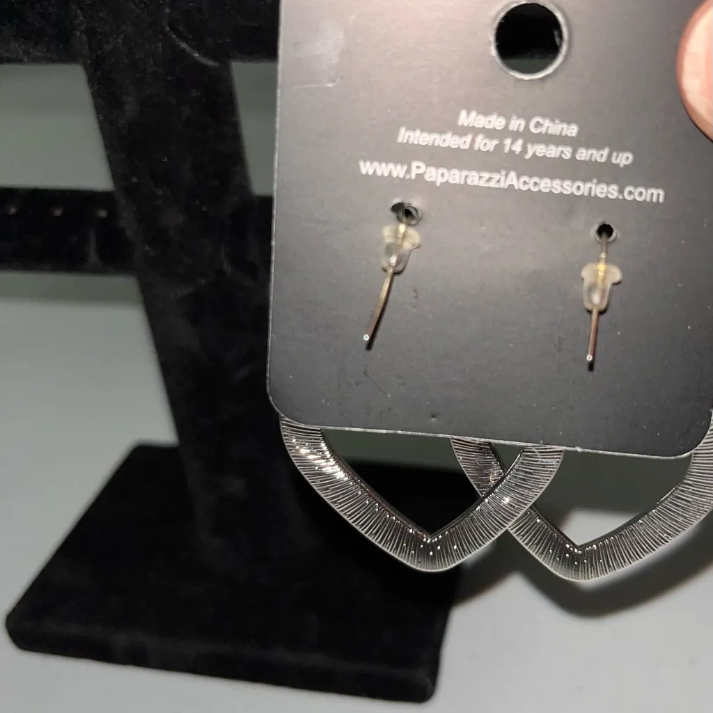 NWT Paparazzi Bundle of 3 Sparkling Red Jewelry Set - Image 5