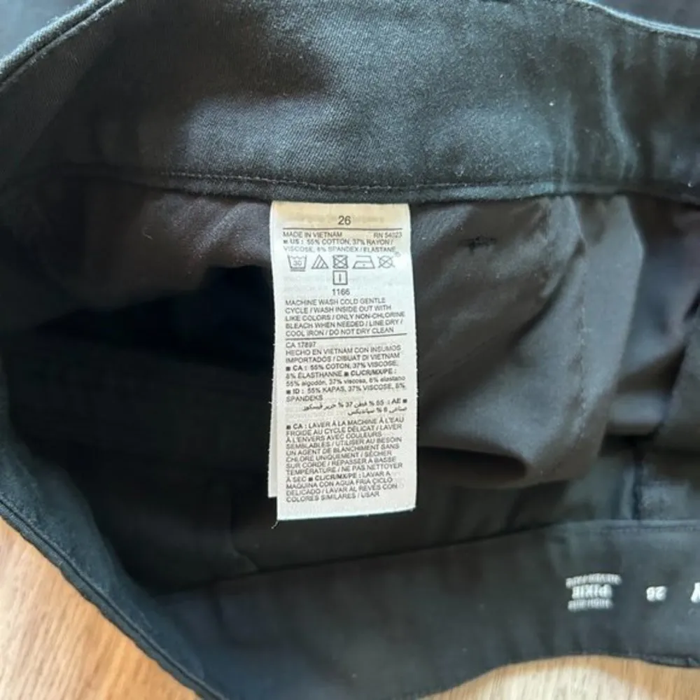 Old Navy  Black High-Waisted Pixie Never Fade Pants Plus Size 26 - Image 6