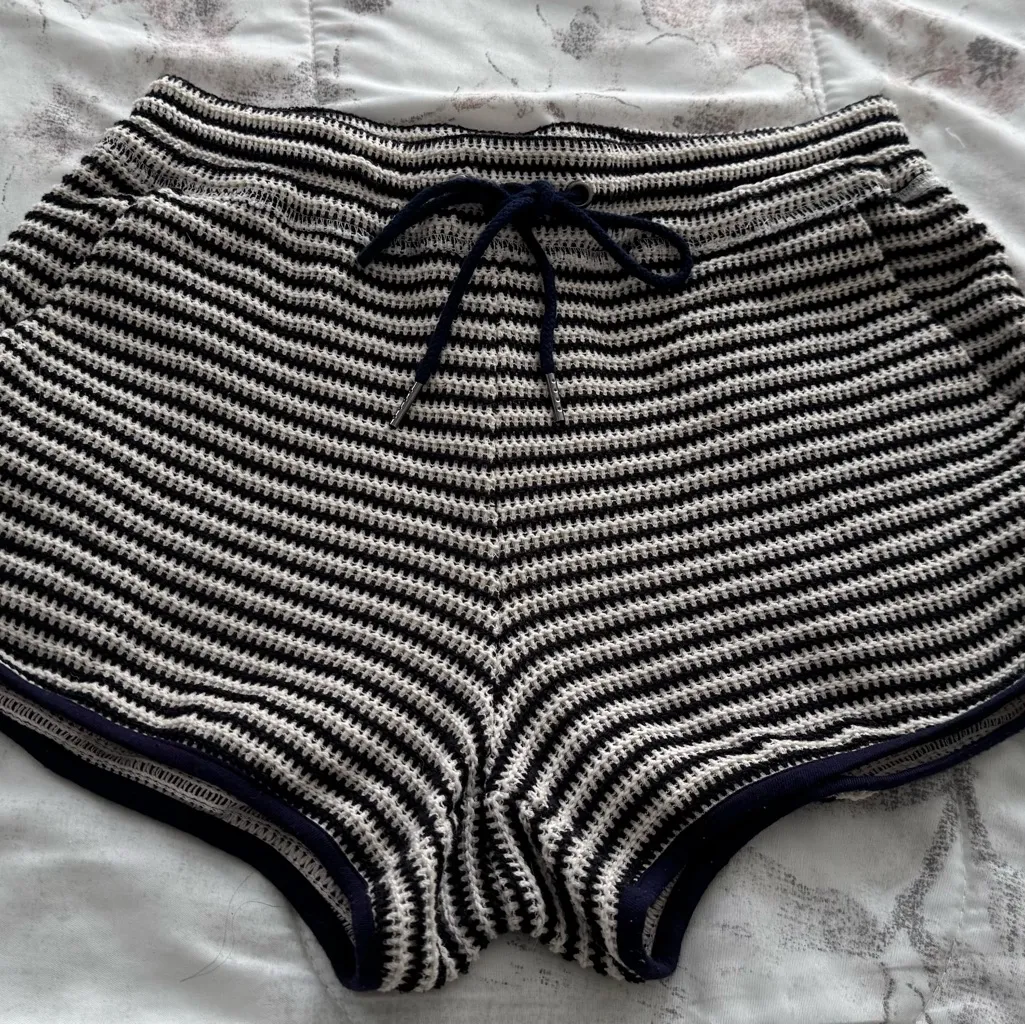 Splendid striped navy blue and white Textured Knit shorts, size XS pockets boho - Image 6