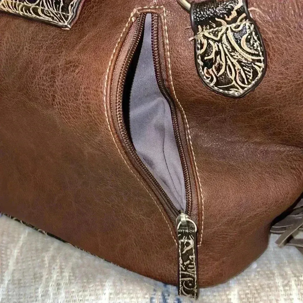 Western Shoulder Bag with Fringe Brown - Image 3