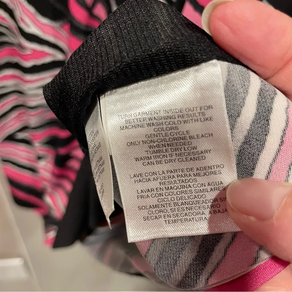 Cute Jones Studio pink black shazam flowy top sleeveless stretchy pleated neck - Image 7