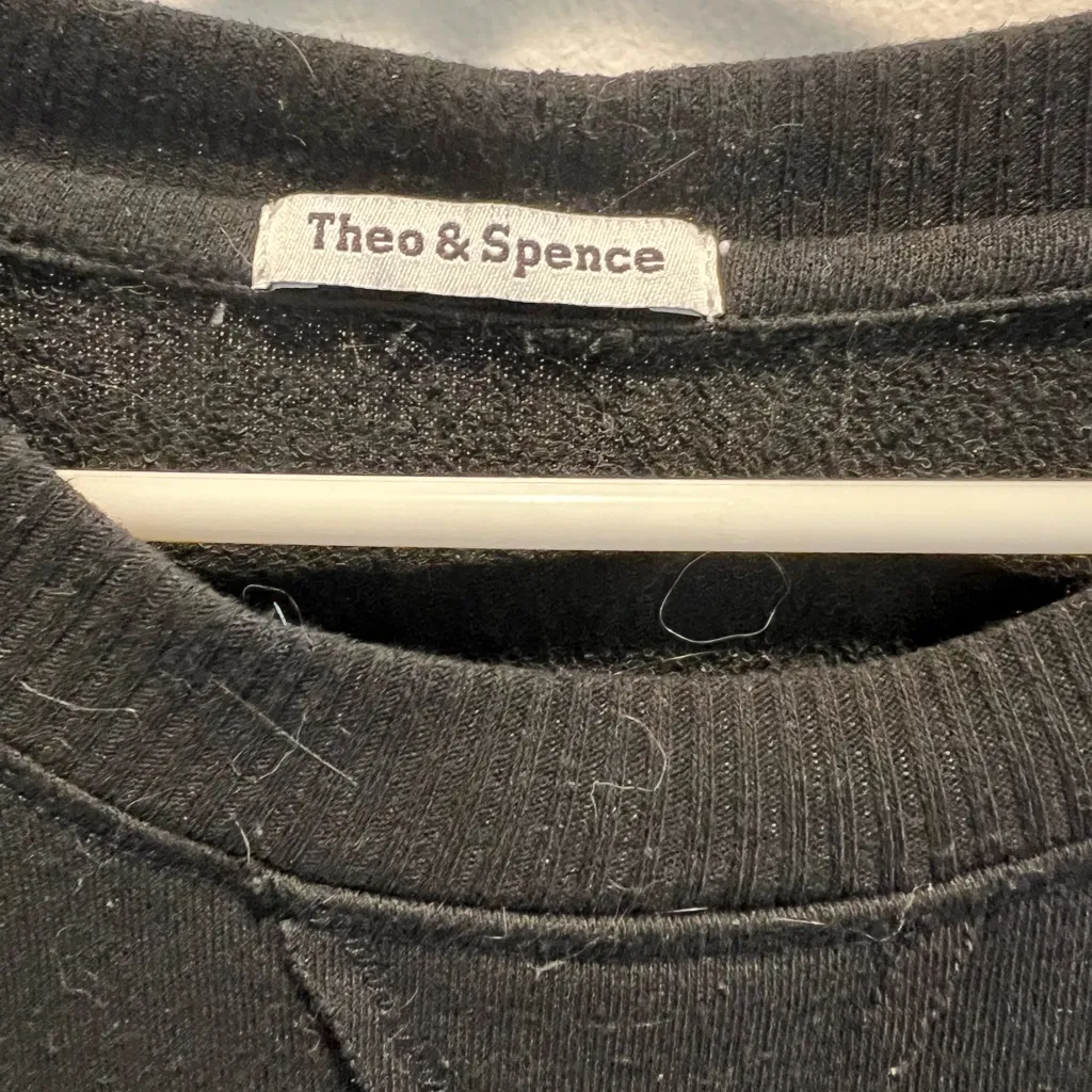 Theo and Spence black Raglan sleeve sweatshirt Size M - Image 2