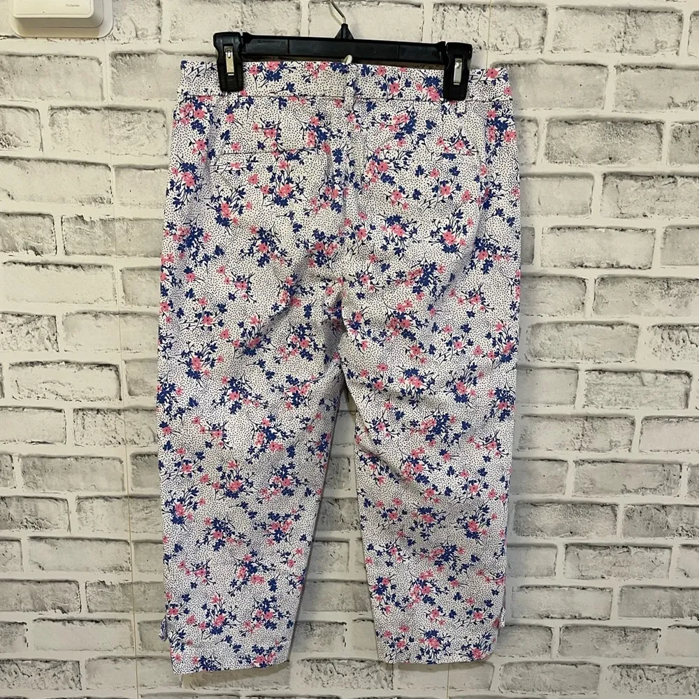 Women’s Talbots cropped pink and blue floral print casual pants Size 6 - Image 2