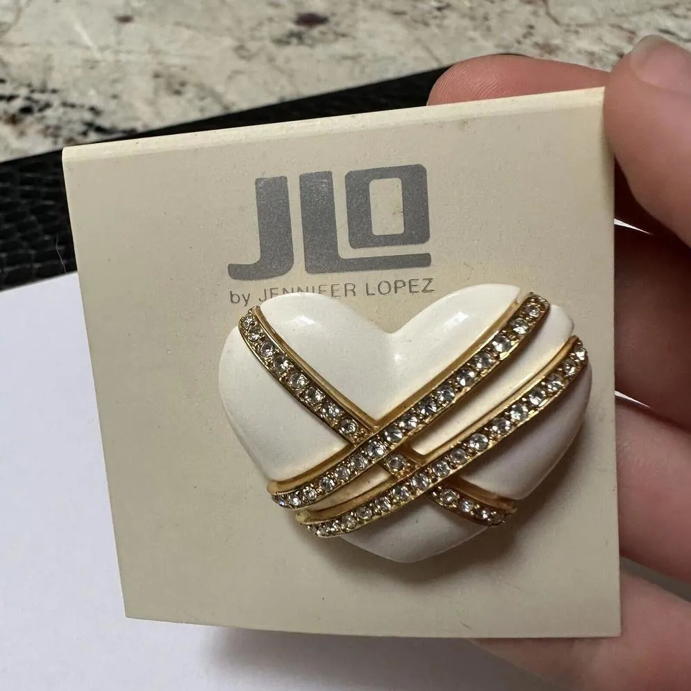 JLO Jennifer Lopez Gold Tone & Rhinestone White Heart NWT Brooch Pin MSRP $25 - Image 4