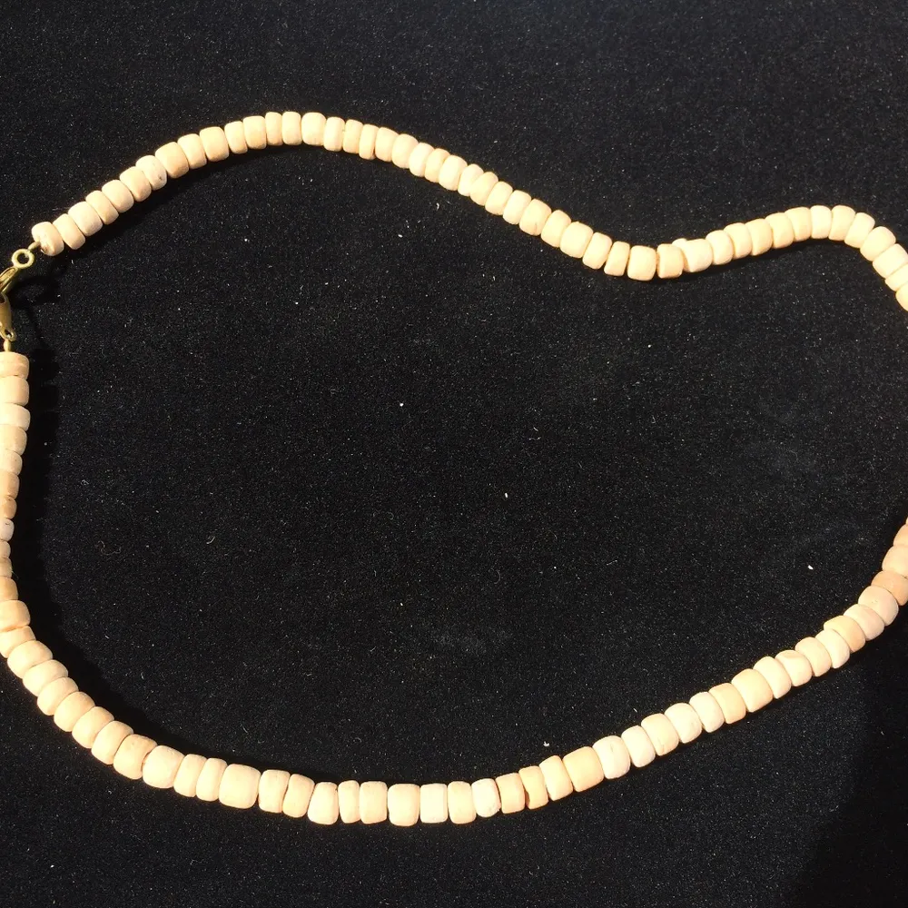 Heishi wood beaded necklace. - Image 2