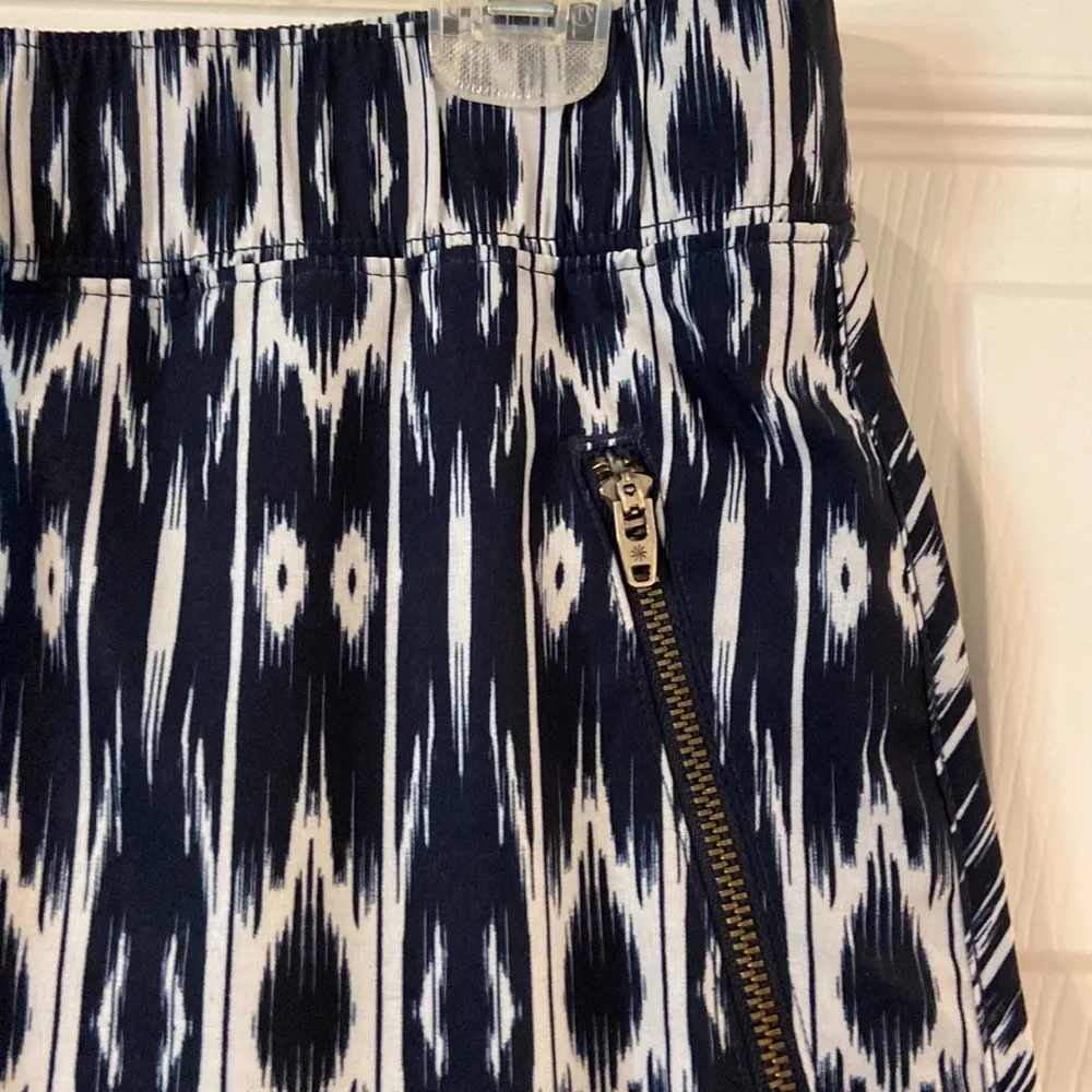 Athleta Skorts size S excellent condition two front pockets with zipper - Image 2