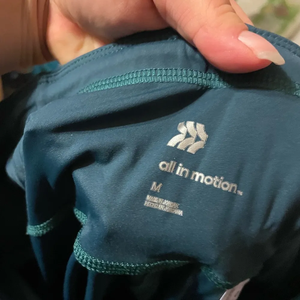 ALL IN MOTION WOMENS CROPPED RUNNING LEGGINGS - Image 3