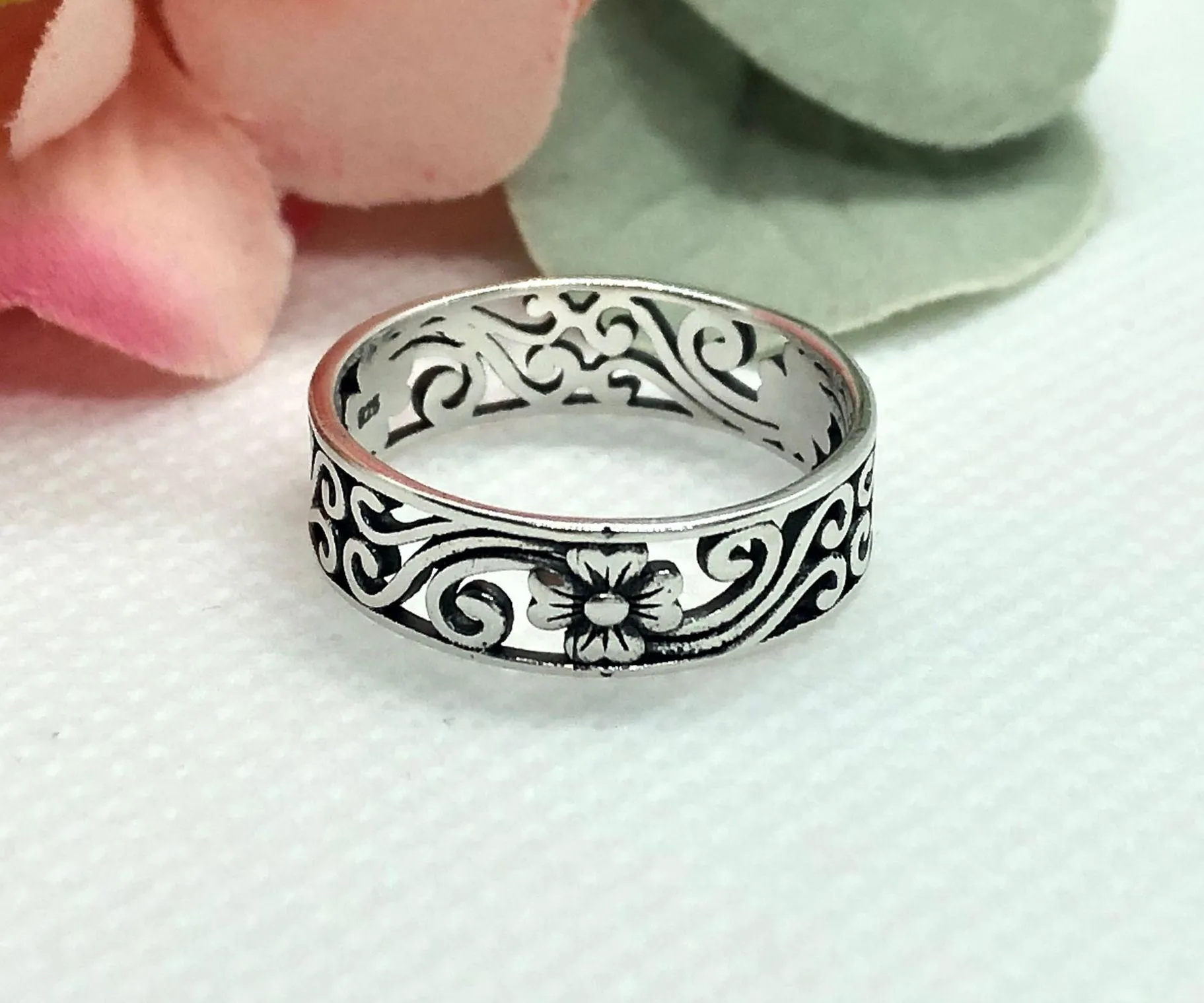Flower Leaves Eternity Band | Size 8 Silver - Image 7