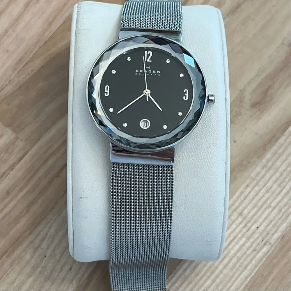 Skagen Denmark Ladies Watch Sparkling Crystals on Black Dial Stainless Bracelet - Image 6