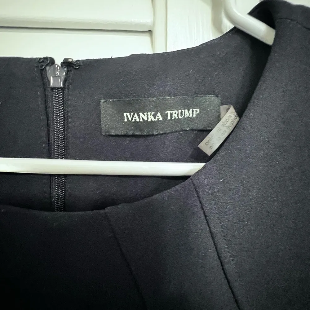 Ivanka Trump Navy Sheath Midi Dress Crew Neck Sleeveless Sz 8 Belted - Image 11