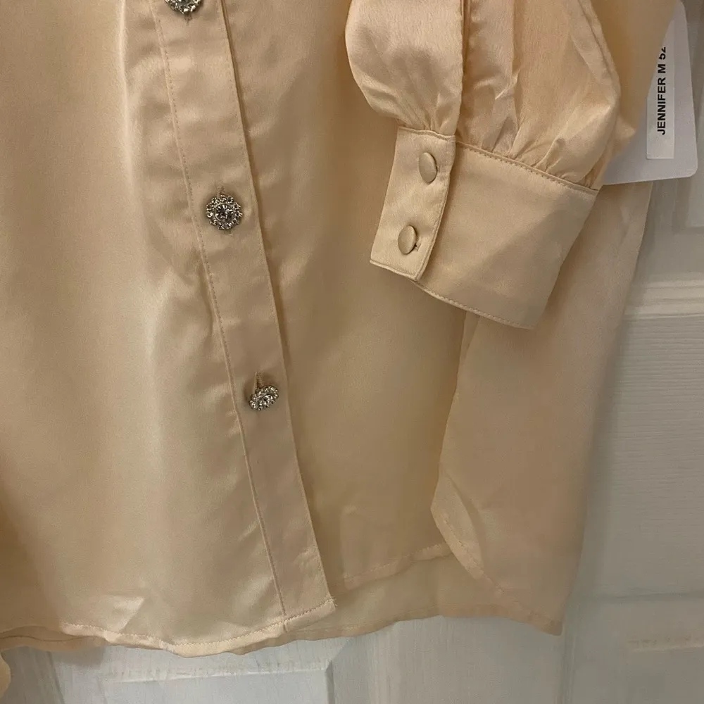 NWT!!  Thankful Love Long-Sleeve Satin Button Down Collared Shirt - Image 14