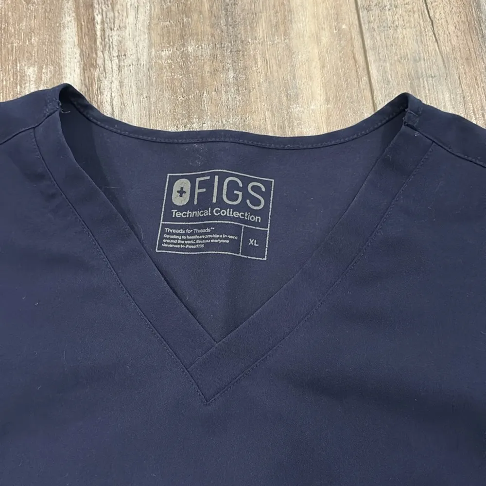 Figs Navy Scrub Top size XL - Image 4