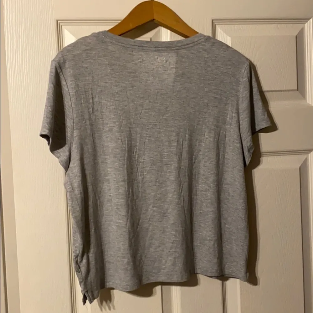 NWT Aero ‘Day Trippin’ embroidered gray t-shirt - Image 3